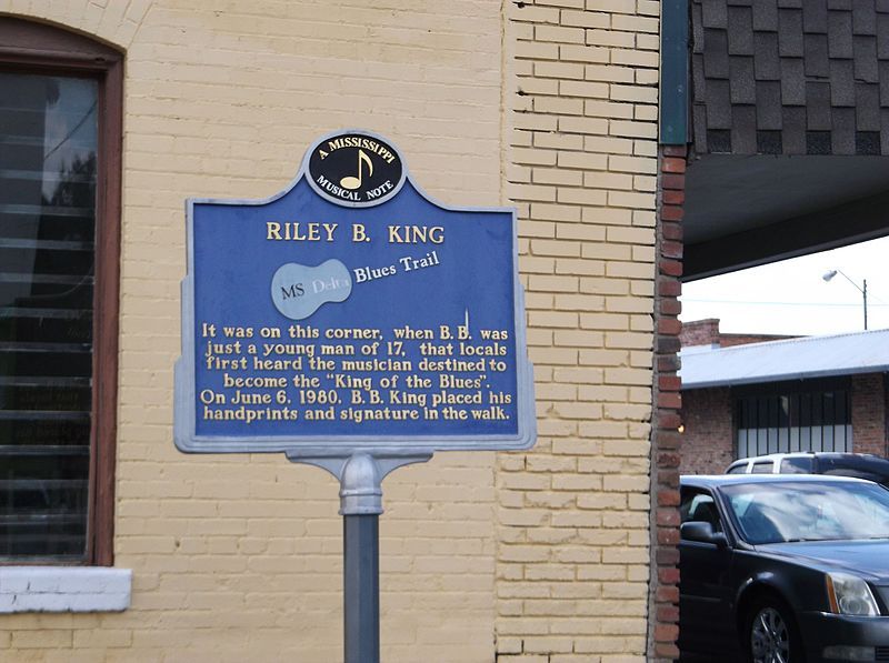 File:RileyBKingMississippiBluesTrailMarker.jpg