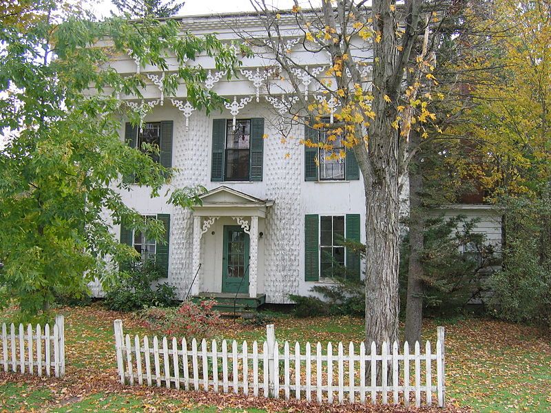 File:Spirit House Front.JPG