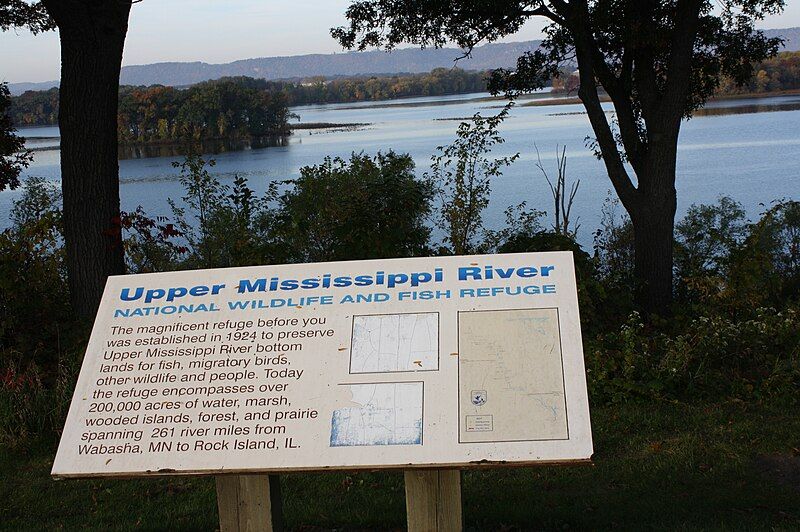 File:UpperMississippiRiverNationalWildlifeFishRefugeSign.jpg