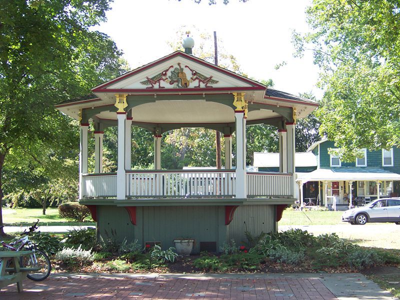 File:Zim Bandstand.jpg