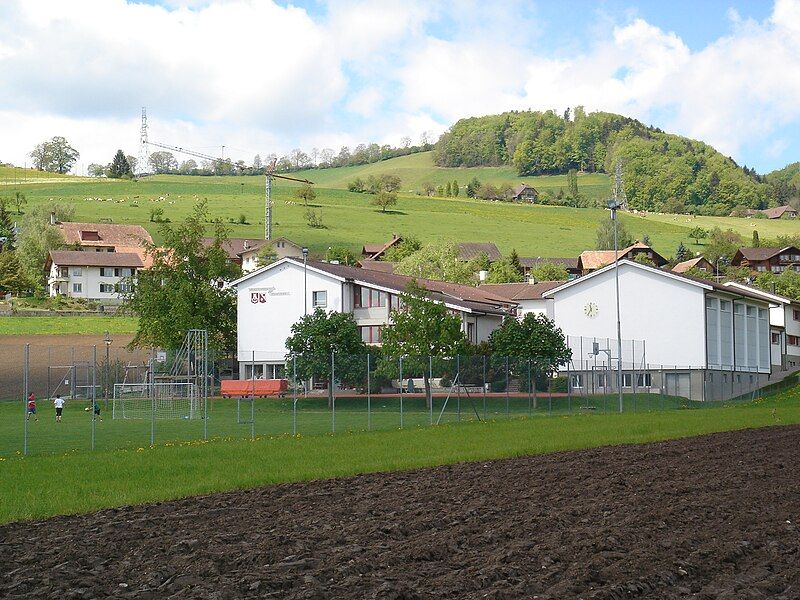 File:20050508S095 Schulhaus Muehlethurnen.jpg