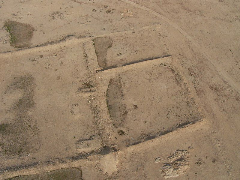 File:AlRuwaydahArchaeologicalSite.jpg