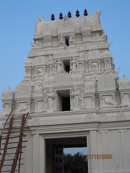 File:AnanthaSagarTempleSimhaDvaram.JPG