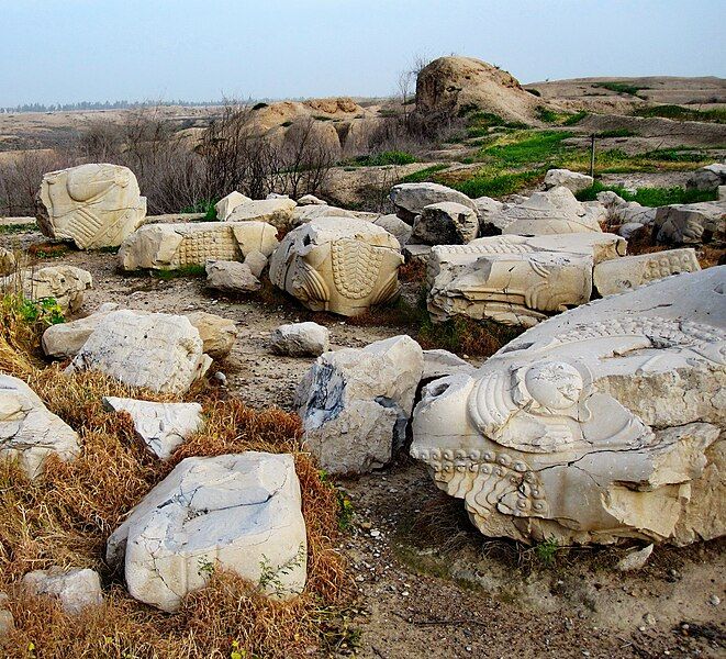 File:Apadana remnants.jpg