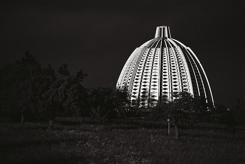 File:Bahai-tempel.jpg