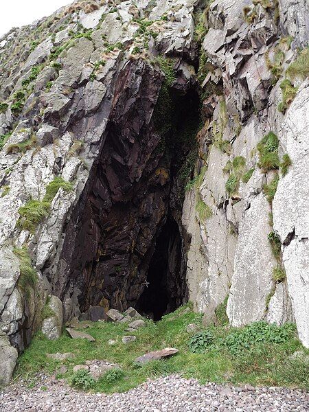 File:Davaar Island cave.JPG