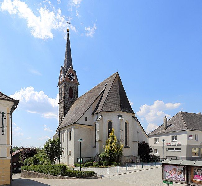 File:Eggerding - Kirche.JPG