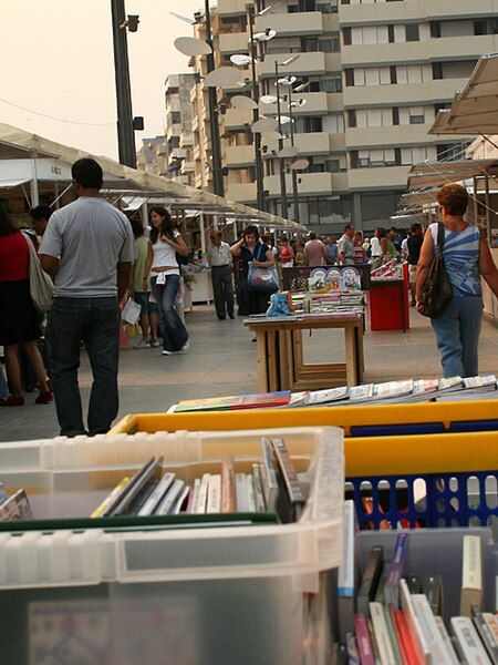 File:FeiradoLivro Póvoa.jpg