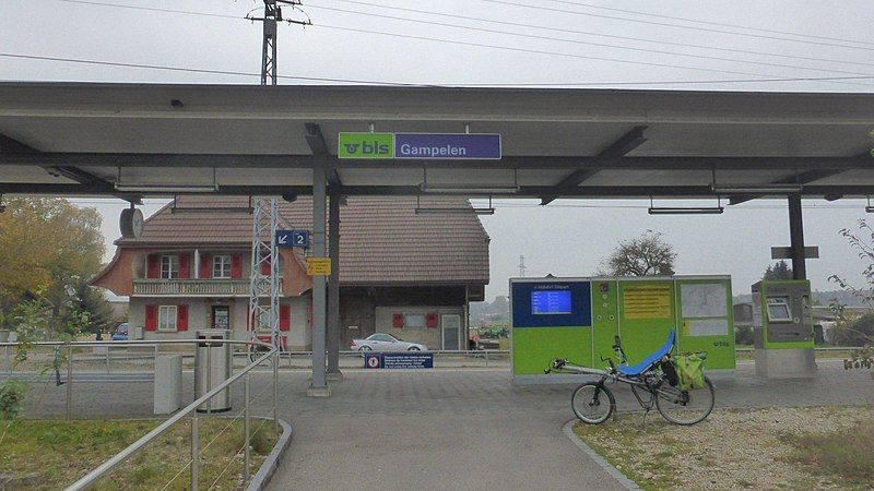 File:Gampelen railway station.jpg