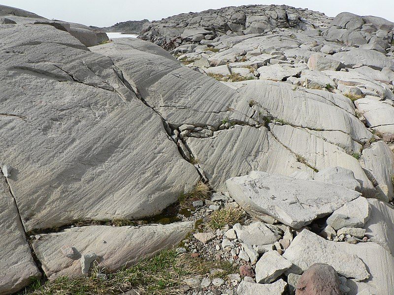 File:Glacial striation 21149.JPG