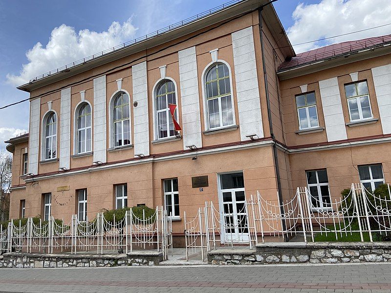 File:Gymnasiumpljevlja3.jpg