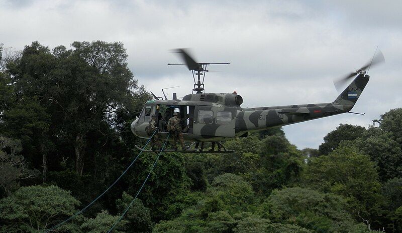 File:Helicóptero militar argentino-4.jpg