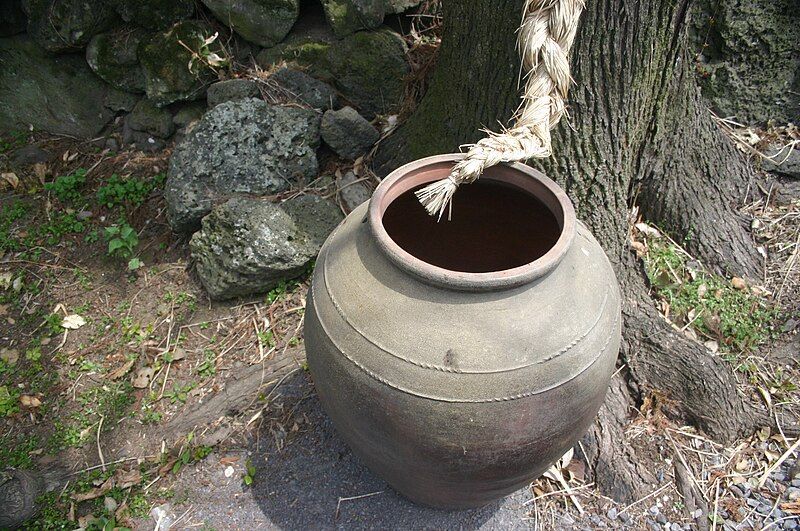 File:Korean pottery-Onggi-01.jpg