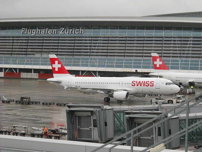 File:LX in ZRH.JPG