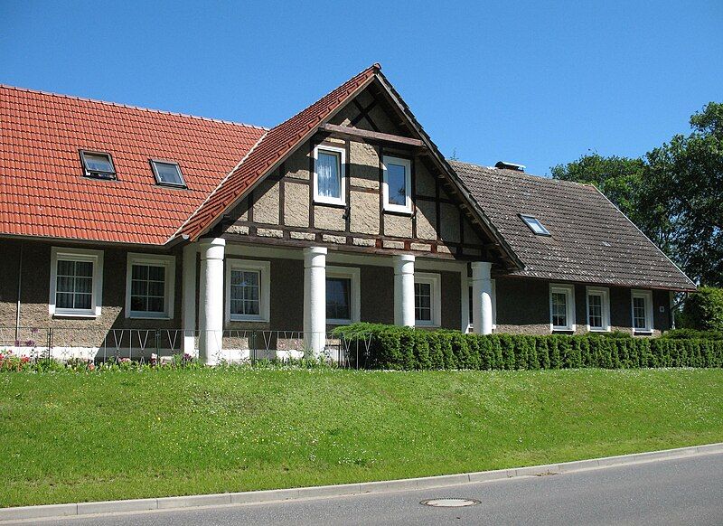 File:Liebenberg Vorlaubenhaus.jpg