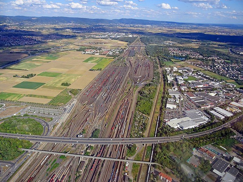 File:MannheimRangierbahnhof2018-08-10-17-42-35.jpg