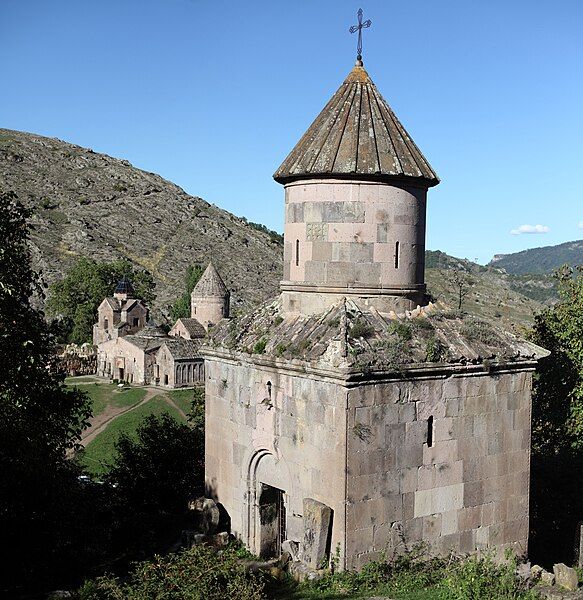 File:Mkhitar Gosh grave.jpg