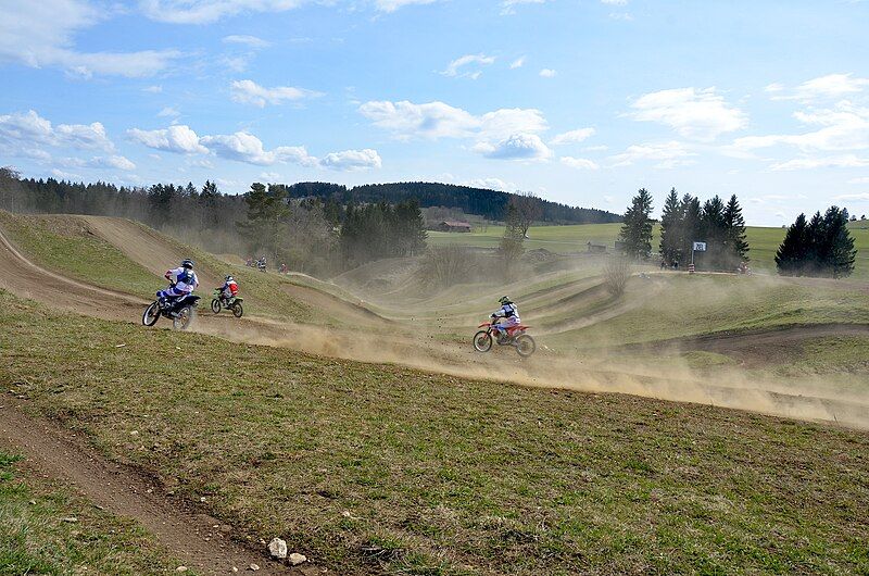 File:Motocross-Strecke Obernheim, Zollernalbkreis.jpg