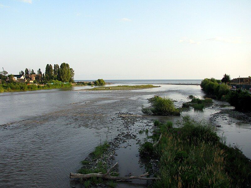 File:Mzymta River.JPG