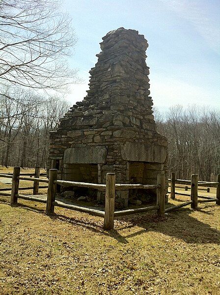 File:NathanielLyonMemorialStateParkChimney.jpg