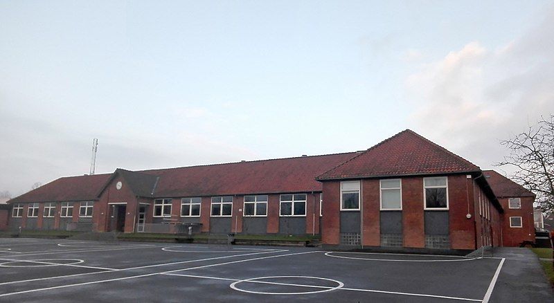 File:SønderBjertSkole.jpg