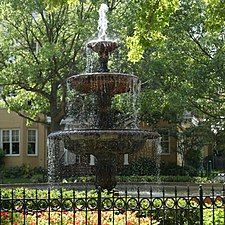 Fountain between Nottoway and Monteigne Boulevard