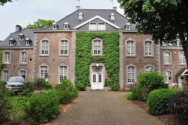 File:Schloss Thal Kettenis.jpg