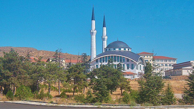 File:Sereflikochisar mosque.jpg