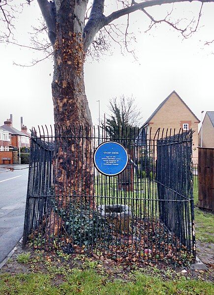 File:Stump Cross, Pontefract.jpg