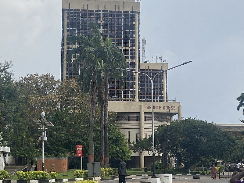 File:Unilag Senate house.jpg