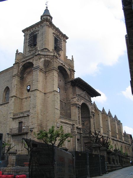 File:Viana church.jpg