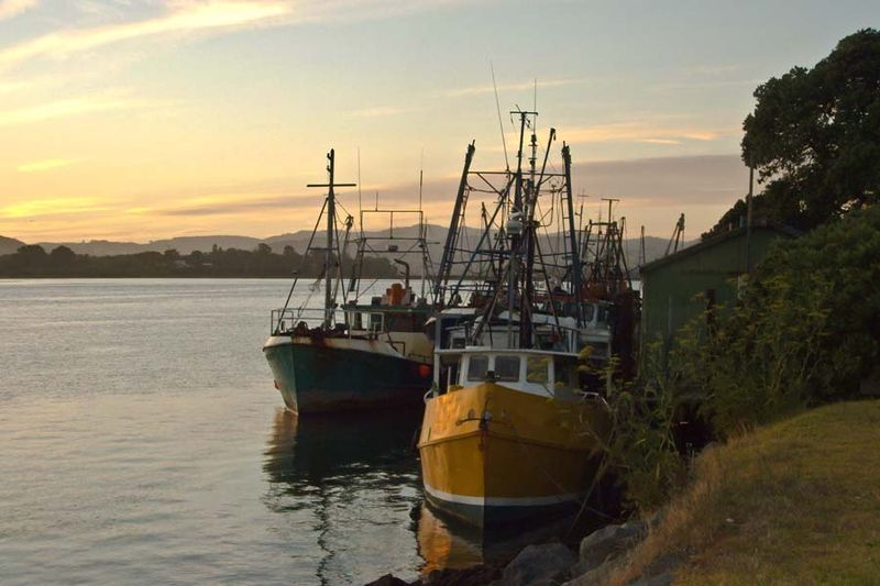 File:Abaconda Tauranga-Boat Sunrise.jpg