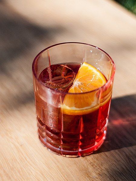 File:Cóctel Negroni Campari.jpg