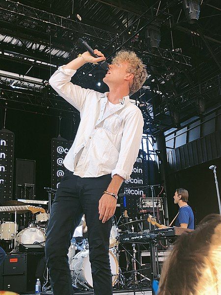 File:COIN Concert 2019.jpg