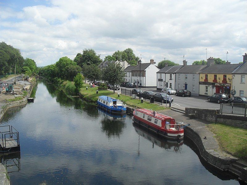 File:Canal in Sallins.jpg