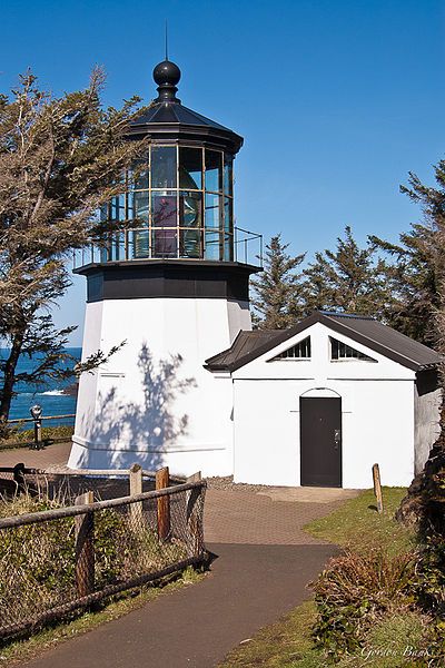 File:Cape Mears Light.jpg