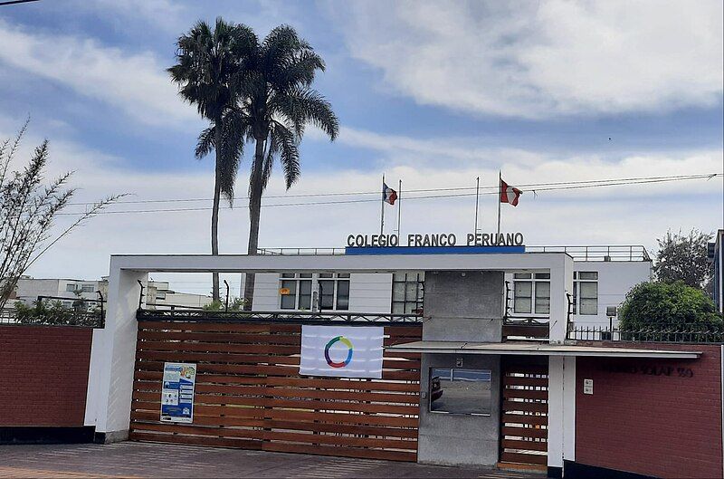 File:Colegio Franco-Peruano.jpg