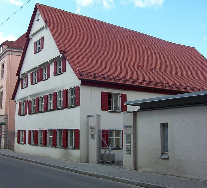 File:Gerd Müllers Geburtshaus.JPG