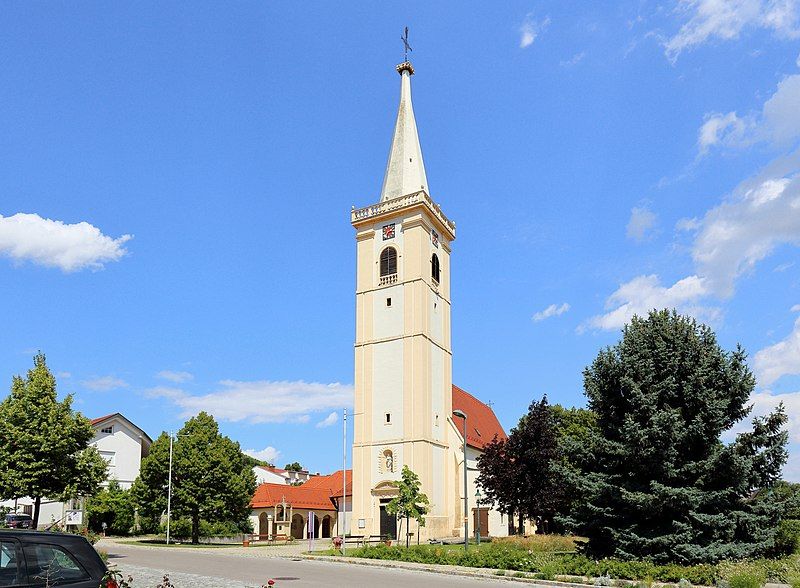 File:Großhöflein - Kirche.JPG