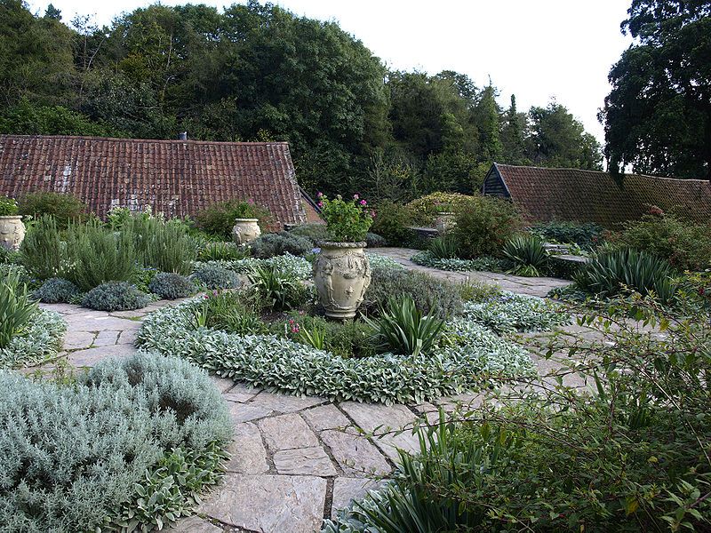 File:Hestercombe Dutch Garden1.jpg