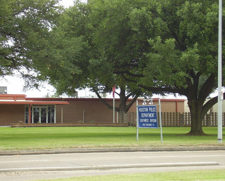 File:HoustonPDSouthwestCenter.JPG