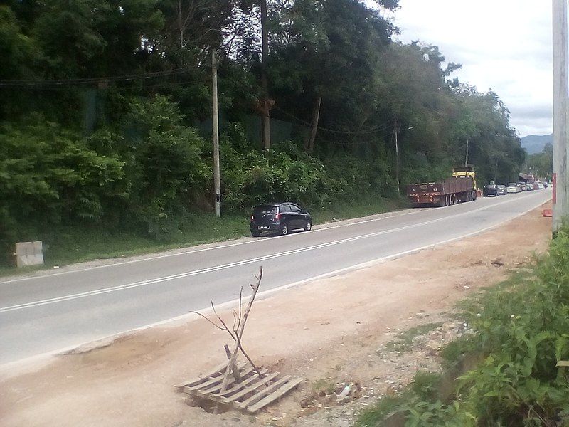 File:Jalan Pedas-Linggi.jpg