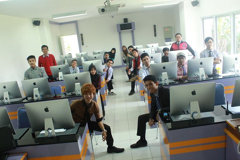 File:Lab International Class.jpg