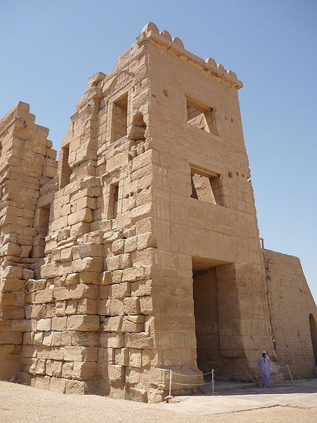 File:Medinet Habu migdol6.JPG