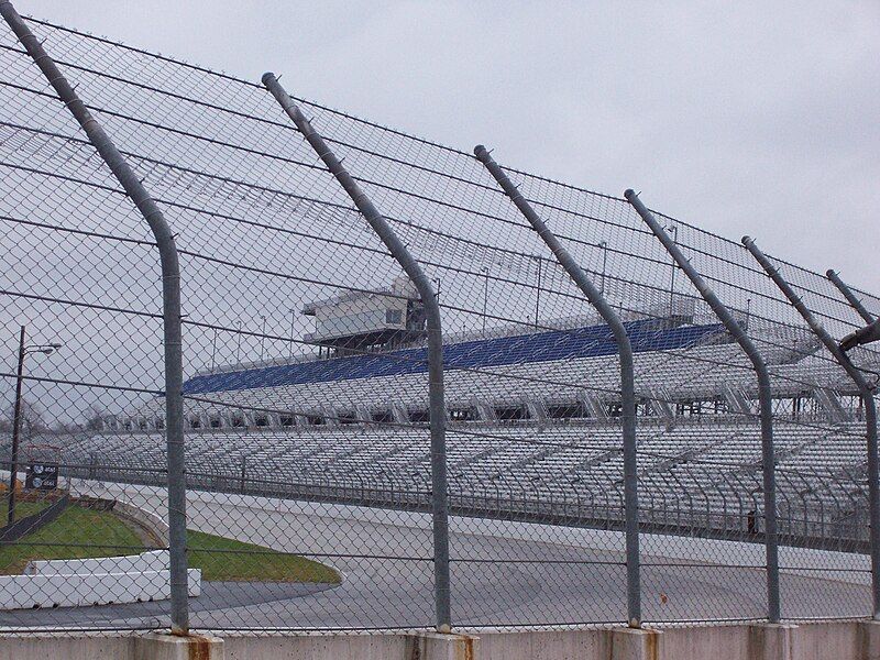 File:MilwaukeeMileGrandstand2007Frontstretch.jpg