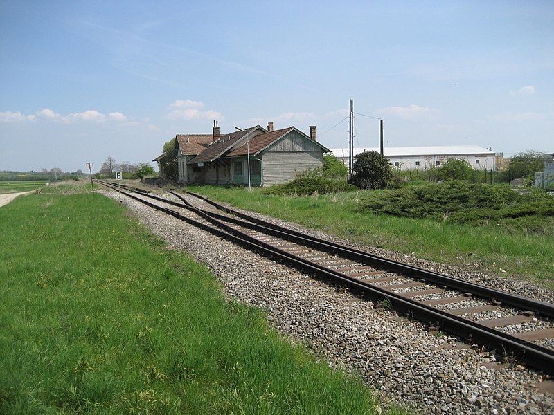 File:Neusiedl-St. Ulrich-Bf-02.jpg