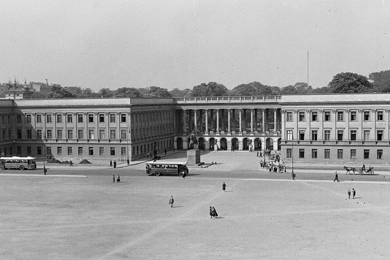 File:Place de Saxe.jpg