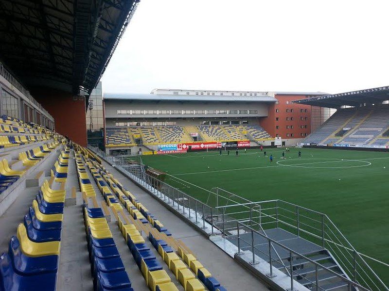 File:Stvv stadion Sint-truiden.jpg