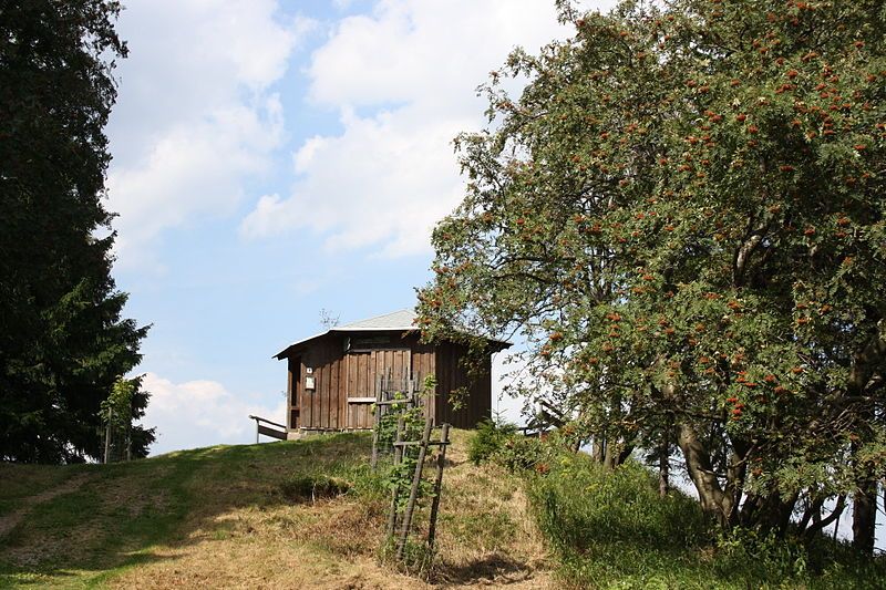 File:Thueringen Finsterberg Schutzhütte.JPG