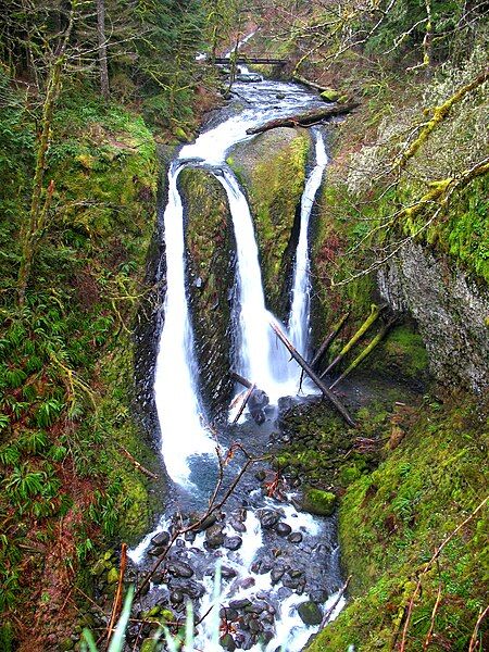 File:Triple Falls Oregon.jpg